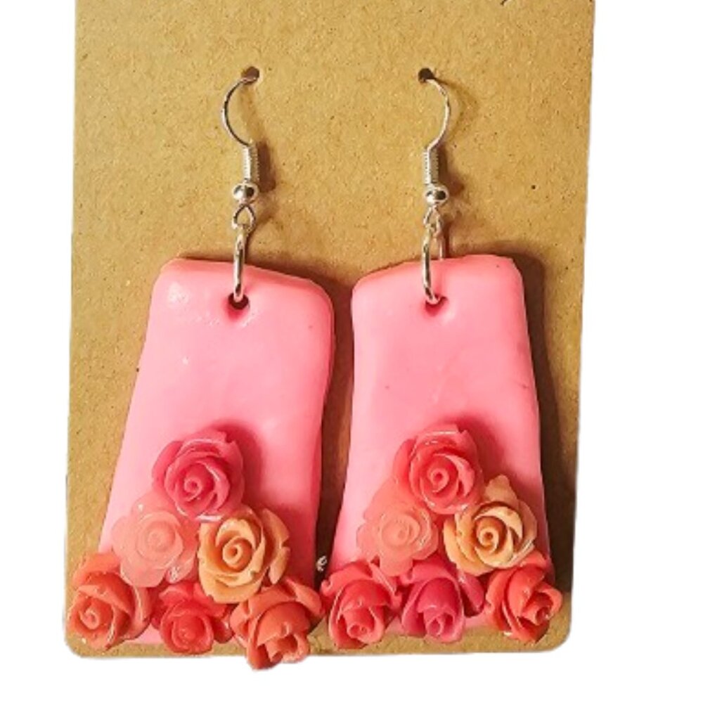 Cute Bed of Roses Earrings-NWT-2.50 inches